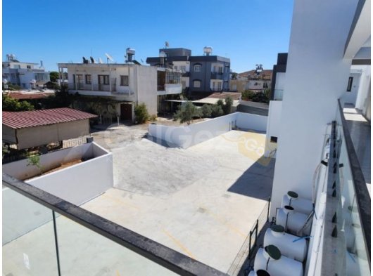Magusa/canakkale bölgesinde kiralik sendeli dükkan (ofis) Wc+mutfak En islek cadde avm ye 5 dk mesafede 1000 £ den aylik ödemeli Yaklasik 75 m2 D9 05338315976