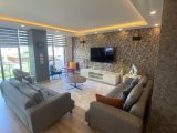 Girne'de Eşyalı 2+1 Daire, Özel Havuz ve Şehir Manzarası ile Satılık!