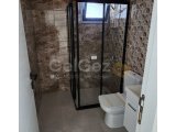 Magusa/canakkale bölgesinde kiralik sendeli dükkan (ofis) Wc+mutfak En islek cadde avm ye 5 dk mesafede 1000 £ den aylik ödemeli Yaklasik 75 m2 D9 05338315976