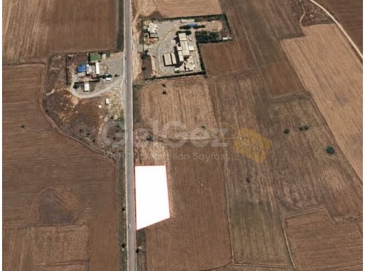 GEÇİTKALE’DE ANA YOL ÜZERİ – YÜKSEK PROJE POTANSİYELLİ SATILIK ARSA