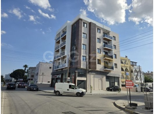 KÜÇÜKKAYMAKLI'DA, ÇOK İYİ KONUMDA, İKİ TARAFTAN YOLA CEPHESİ OLAN KÖŞE ARSA VE İŞLEK BİR CADDE ÜZERİNDE, ZEMİNDE 80, SENDE KATTA İSE 40 METREKARE OLMAK ÜZER