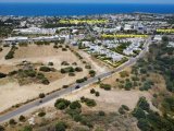 Girne Edremit'te Eron Market Üstü Muhteşem Deniz ve Dağ Manzaralı Anayola Yakın Satılık 820 m2 Arsa(İÇİNE ARABA VEYA DAİRE ALINABİLİR)