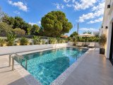 Girne Alsancak Sıfır Satılık Havuzlu ve Bahçeli 4+1 Villa