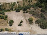 Girne Edremit'te Eron Market Üstü Muhteşem Deniz ve Dağ Manzaralı Anayola Yakın Satılık 820 m2 Arsa(İÇİNE ARABA VEYA DAİRE ALINABİLİR)