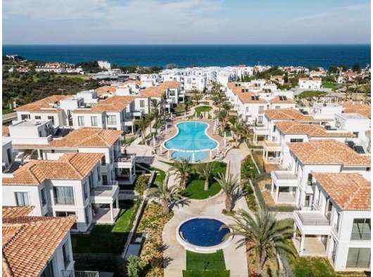 Kıbrıs Town Houses’ta Havuza Direkt Çıkışlı Bahçe Katı 2+1 Lüks Daire | Girne Alsancak
