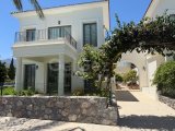 Kıbrıs Town Houses’ta Havuza Direkt Çıkışlı Bahçe Katı 2+1 Lüks Daire | Girne Alsancak