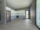 Kıbrıs Town Houses’ta Havuza Direkt Çıkışlı Bahçe Katı 2+1 Lüks Daire | Girne Alsancak