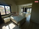 Doğa Manzaralı Havuzlu Şık Villa