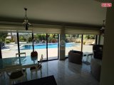 Doğa Manzaralı Havuzlu Şık Villa