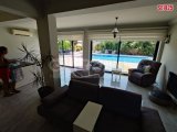 Doğa Manzaralı Havuzlu Şık Villa