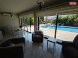 Doğa Manzaralı Havuzlu Şık Villa