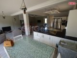 Doğa Manzaralı Havuzlu Şık Villa