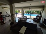 Doğa Manzaralı Havuzlu Şık Villa