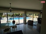 Doğa Manzaralı Havuzlu Şık Villa