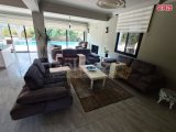 Doğa Manzaralı Havuzlu Şık Villa