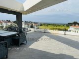 Lapta’da Uzun Dönem Kiralık Lüks 4+1 Villa
