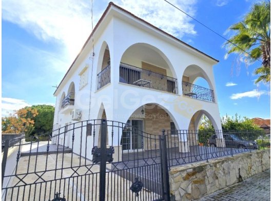 Nezih Bir Mahallede Kiralık ve Eşyalı 3 Yatak Odalı Zemin Kat Ev