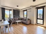 Girne Merkez'de Şehir ve Doğa Manzaralı 2+1 Ful Eşyalı Daire