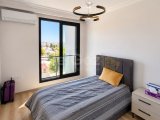 Girne Merkez'de Şehir ve Doğa Manzaralı 2+1 Ful Eşyalı Daire