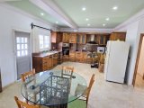 Nezih Bir Mahallede Kiralık ve Eşyalı 3 Yatak Odalı Zemin Kat Ev