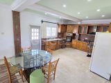 Nezih Bir Mahallede Kiralık ve Eşyalı 3 Yatak Odalı Zemin Kat Ev