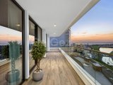 Büyüleyici Deniz Manzaralı 2+1 Daire, Long Beach'te Satılık!