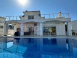 Deniz Manzaralı Havuzlu Villa, Karşıyaka