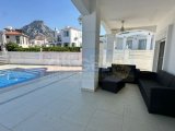 Deniz Manzaralı Havuzlu Villa, Karşıyaka