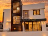 Gazimağusa Gülseren Bölgesi Glabsideste, denize 1 dk yürüme mesafesinde, yeni bitmiş satılık villa
