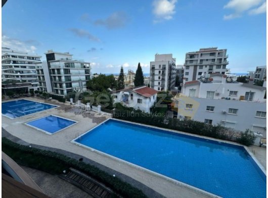 GİRNE MERKEZ’DE SİTE İÇERİSİNDE SATILIK 2+1 DAİRE