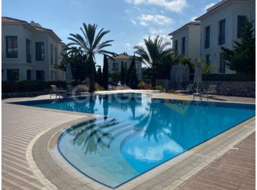 Alsancak'ta Kıbrıs Town House'da Site İçinde Geniş Bahçeli Kiralık 2+1 Daire (Aylık Ödemeli)