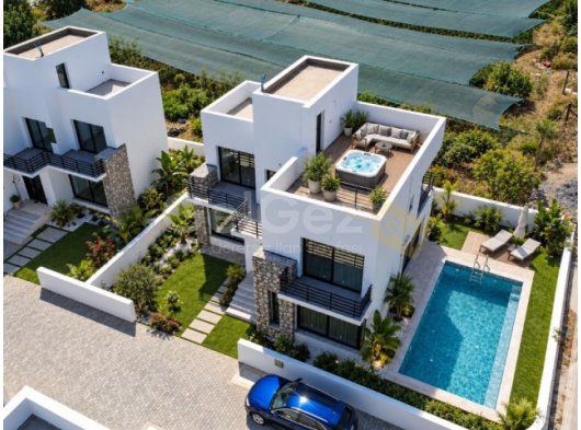 Girne Alsancak Sıfır Satılık Havuzlu ve Bahçeli 4+1 Villa