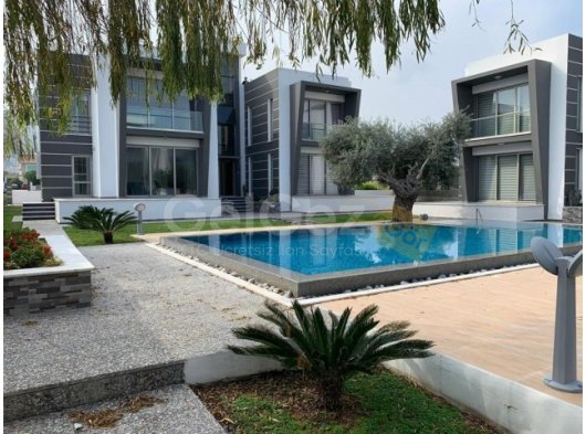 Girne Ozanköy'de Cratos ve Final Üniversitesi Yakını Site İçinde Kiralık 2+1 Eşyalı Havuzlu Daire (6 aylık ve 12 aylık ödeme)