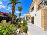 TEK YETKİ Alsancak Merit Otellere Yürüme Mesafesinda Müstakil Havuzlu 3+1 Villa