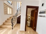 TEK YETKİ Alsancak Merit Otellere Yürüme Mesafesinda Müstakil Havuzlu 3+1 Villa