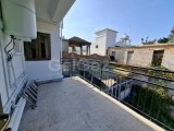 Karaoğlanoğlu Belediyesi, Girne'de Geniş Giriş Verandası Olan Güzel 4 Odalı Daire