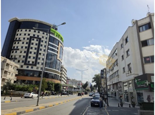 KÖŞKLÜÇİFTLİK’TE, TÜRK KOÇANLI, TERCİH ORANI YÜKSEK, DEREBOYU BÖLGESİNDE, PASHA OTEL KARŞISINDA,ÇOK İYİ KONUMDA 110 METREKARE, 3+1 DAİRE