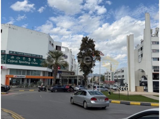 LEFKOŞA'NIN EN MERKEZİ BÖLGESİ OLAN OTOBÜS TERMİNALİ YANINDA, MUHTAR YUSUF GALERİA İŞ MERKEZİ İÇERİSİNDE, TÜRK KOÇANLI, 84 METREKARE BÜYÜKLÜĞÜNDE, İŞ MERKEZ