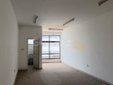 LEFKOŞA'NIN EN MERKEZİ BÖLGESİ OLAN OTOBÜS TERMİNALİ YANINDA, MUHTAR YUSUF GALERİA İŞ MERKEZİ İÇERİSİNDE, TÜRK KOÇANLI, 42 METREKARE BÜYÜKLÜĞÜNDE, İŞ MERKEZ