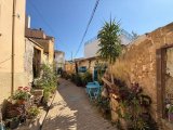 GAZİMAĞUSA SURİÇİNDE SATILIK MÜSTAKİL EV